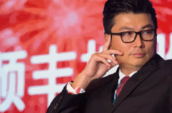 世界第一萨巴伦卡大满贯两连亚，都是决赛中输给美国球员